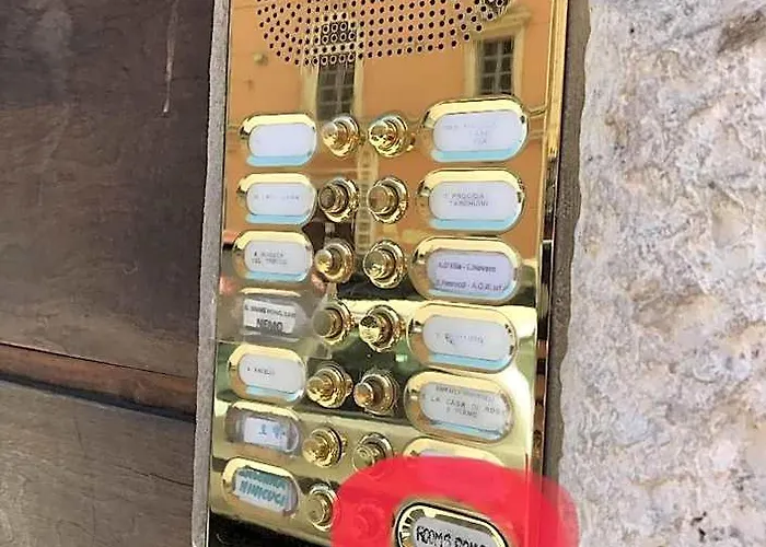 - Monti לינה וארוחת בוקר 4*